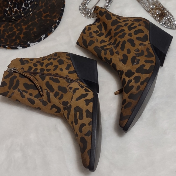 Like new condition botien for women size 8 - Picture 1 of 8